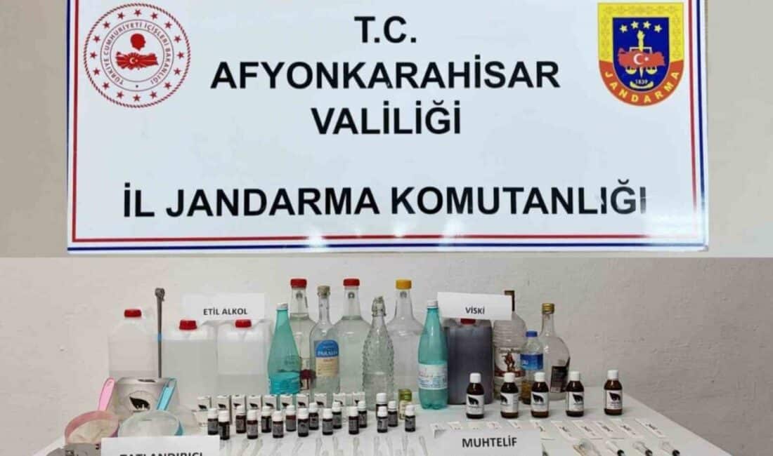 Afyonkarahisar’da Jandarma, Sahte Alkol Üreten Şahsi Gözaltına Aldı Afyonkarahisar Dinar'da jandarma, evinde sahte alkol üreten Ş.K.'yı gözaltına aldı.