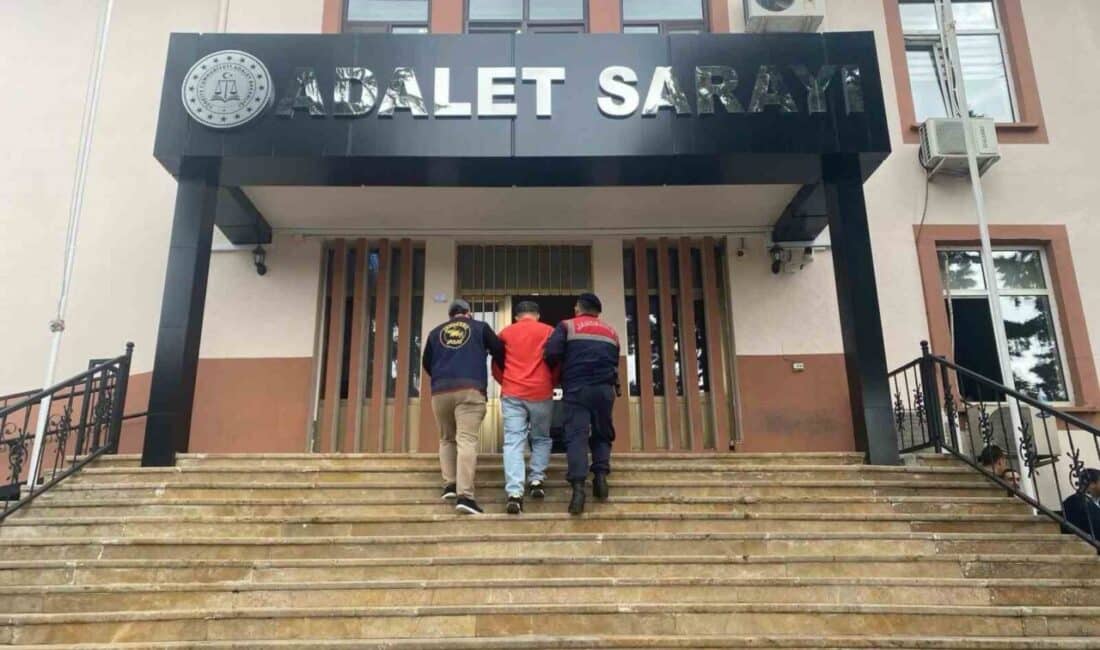 Bilecik’te Vali Yardımcısı Gibi Davranan Dolandırıcı Tekirdağ’da Yakalandı Bilecik'te kendisini vali yardımcısı olarak tanıtan K.A., dolandırıcılık amaçlı yardım