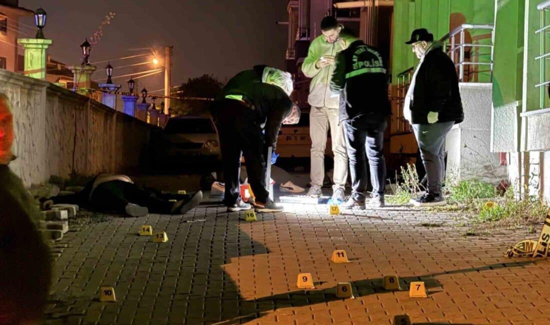 Serdivan’daki Silahlı Kavga Olayında 3 Yeni Gözaltı Yapıldı Sakarya'nın Serdivan ilçesindeki silahlı çatışmada 5 kişi öldü, 11 kişi