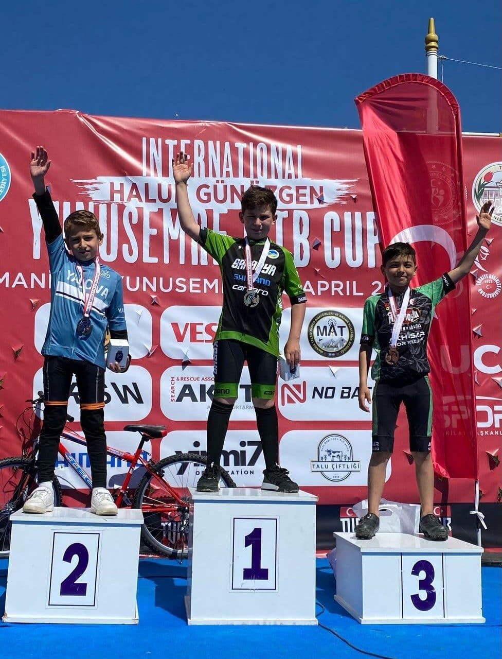Sakarya Büyükşehir Belediyesi sporcusu Yuşa Kerim Kaba, Manisa'daki Haluk Günözgen