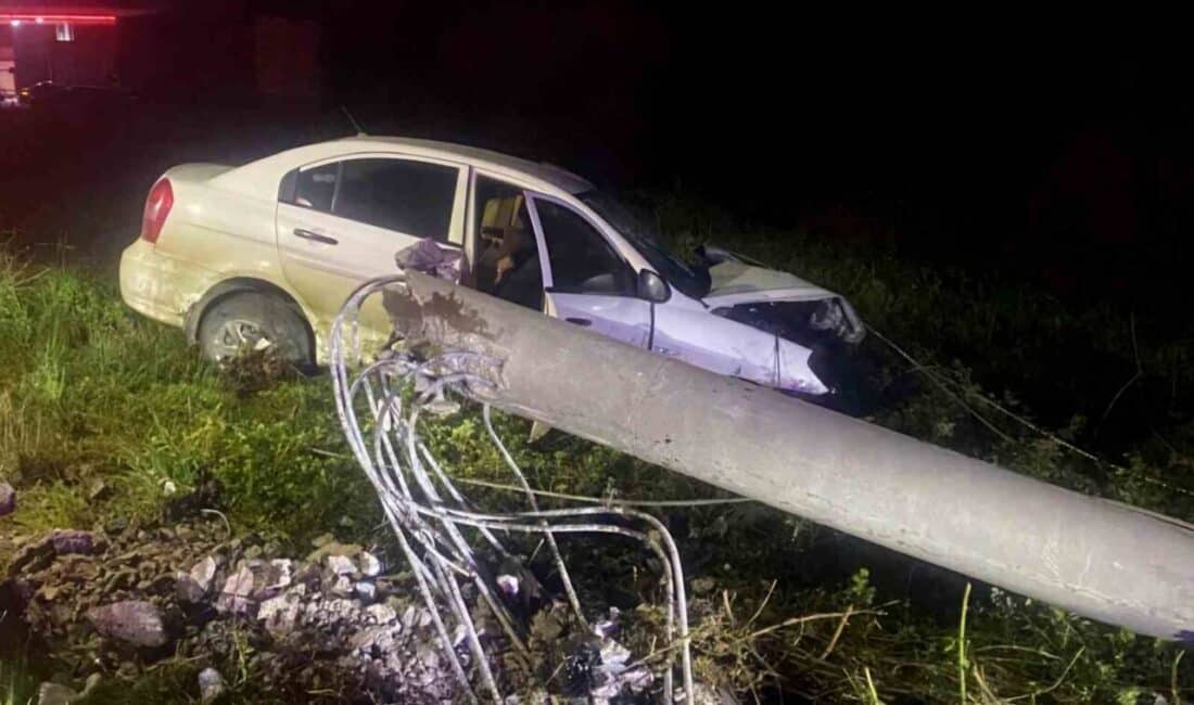 Samsun’daki trafik kazasında beton direğe çarpan otomobilin sürücüsü yaralandı Samsun’un Atakum ilçesinde, Muhammet Ali Meral'in kullandığı otomobil, kontrolü kaybederek