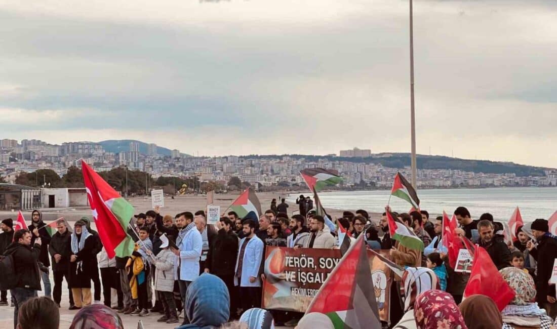 Samsun’da sağlık çalışanları, Gazze’deki katliamı “Sessiz Gazze Yürüyüşü” ile kınadı. Samsun'da hekimler ve sağlık çalışanları, Gazze'deki katliamı protesto eden "Sessiz