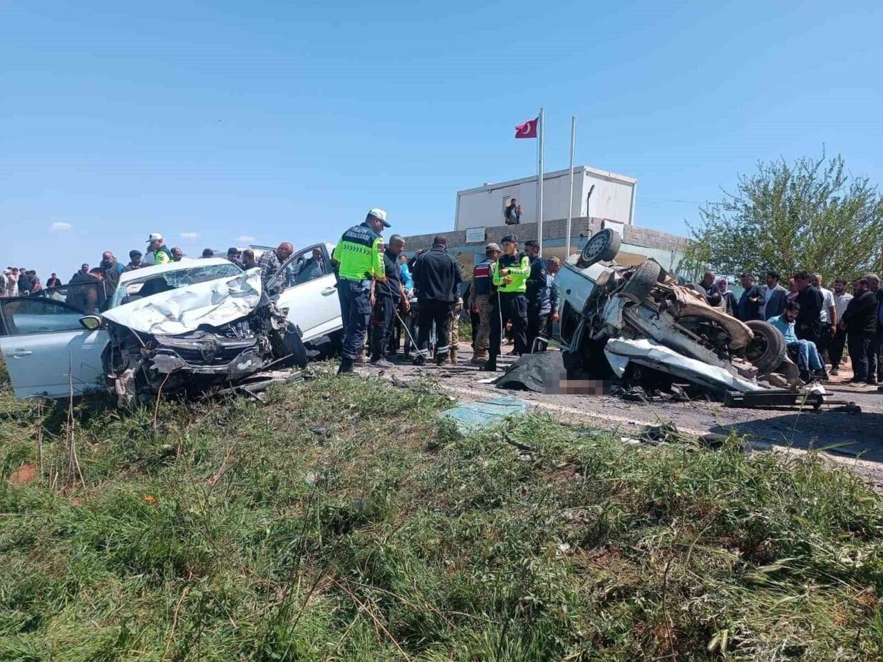 Şanlıurfa'nın Eyyübiye ilçesinde, iki otomobilin çarpışması sonucu Amar Baydil, Hasan
