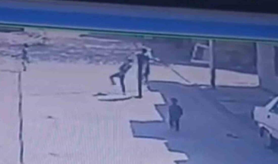 Viranşehir’de 3 Yaşındaki Çocuğa Tekme Atan Genç Gözaltına Alındı Şanlıurfa’nın Viranşehir ilçesinde, 17 yaşındaki S.U. evinin önünde oyun oynayan