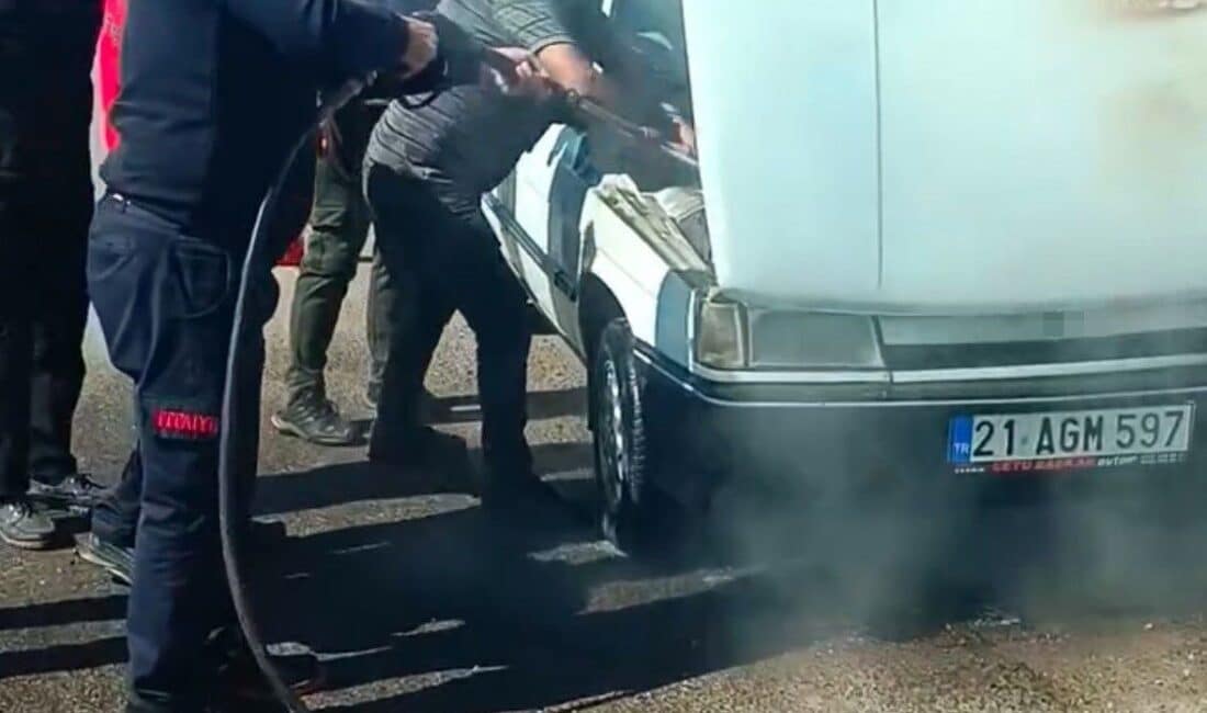 Siverek’te Seyir Halindeki Araçta Motor Yangını Paniğe Neden Oldu Şanlıurfa'nın Siverek ilçesinde seyir halindeki 21 AGM 597 plakalı otomobilin