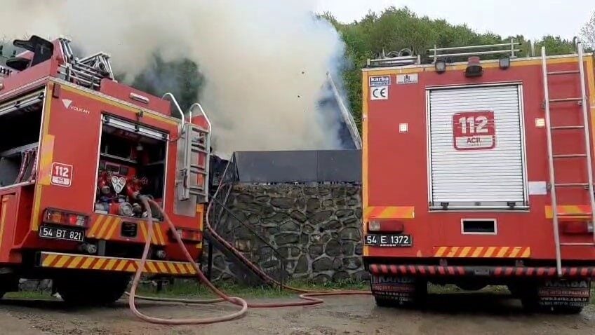 Sakarya'nın Sapanca ilçesinde M.K.'ya ait bir bungalovda çıkan yangın, itfaiye