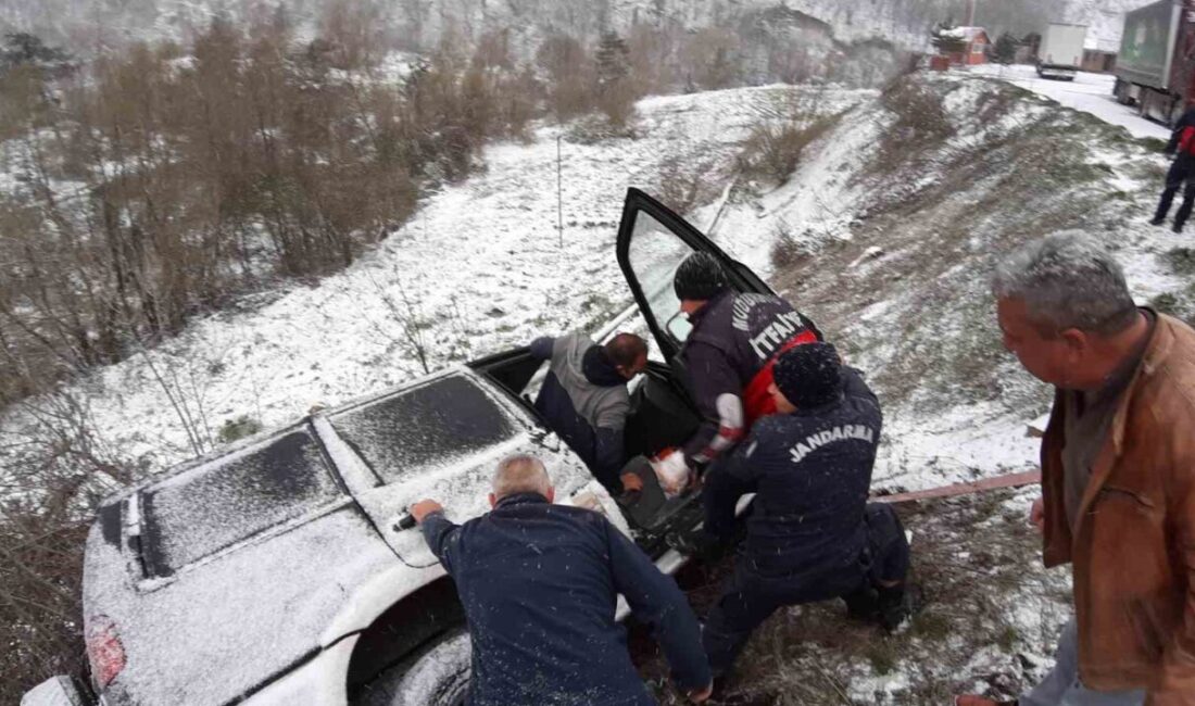 Bolu'nun Mudurnu ilçesinde kar nedeniyle direksiyon hakimiyetini kaybeden Yunus isimli