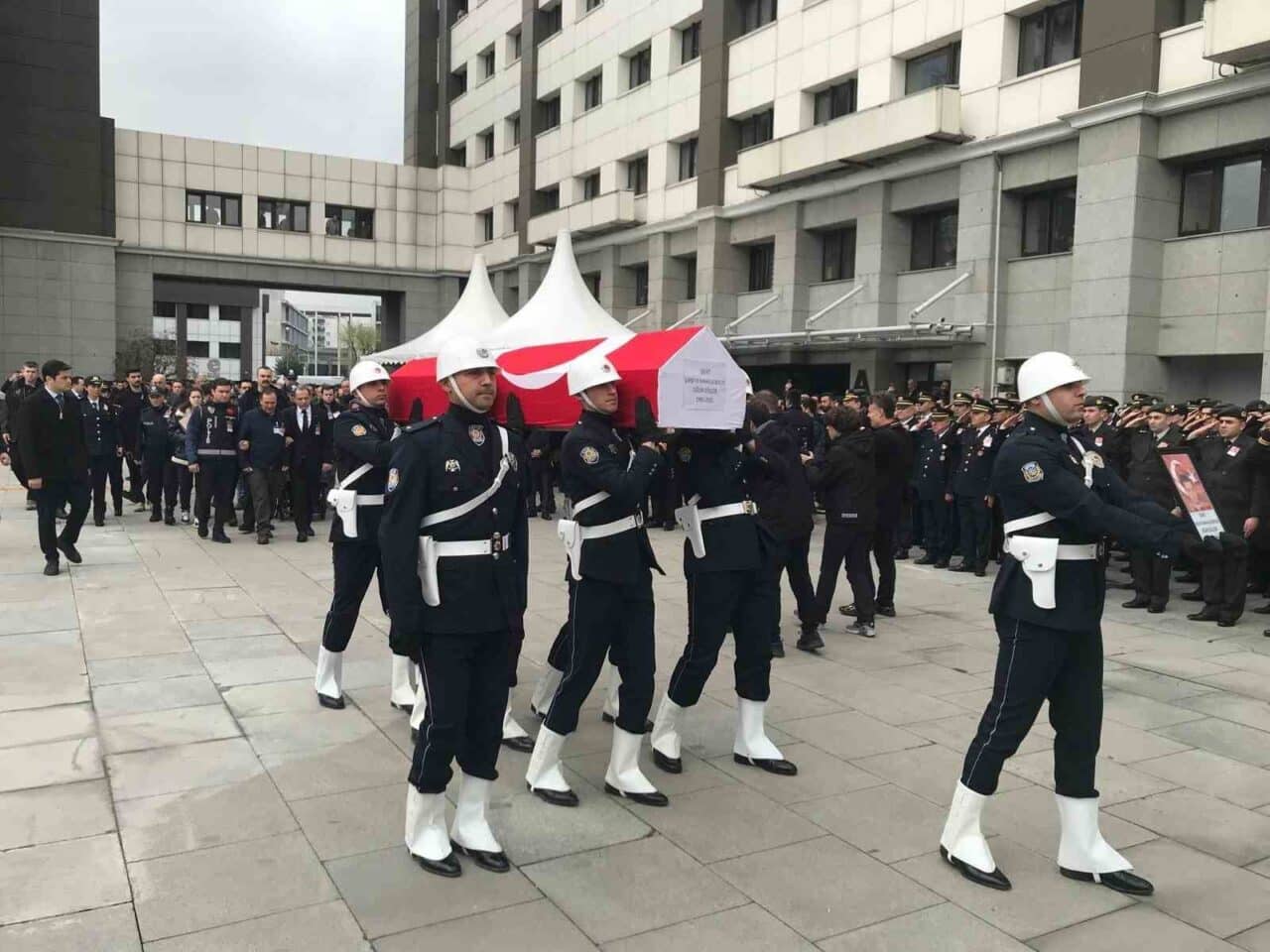 İstanbul Bağcılar’da silahlı saldırıda ağır yaralanan Bekçi Uğur Gölçek, hastanede