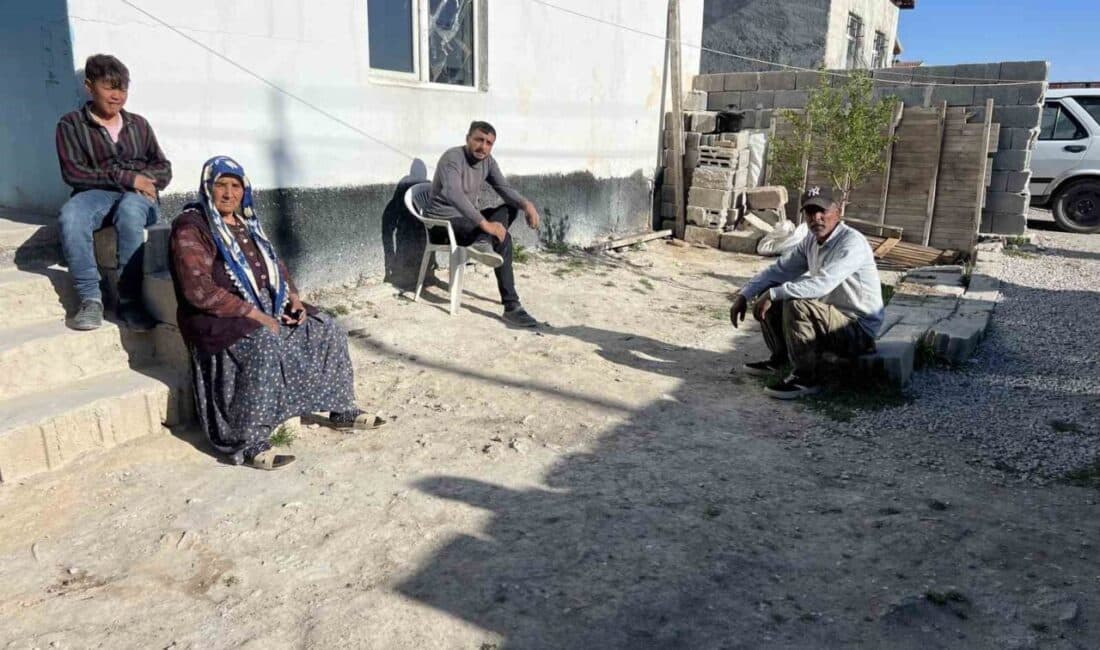 Konya'da Uğur Şan, mahalle camisi önünde ölüm ilanının yanlışlıkla verilmesi