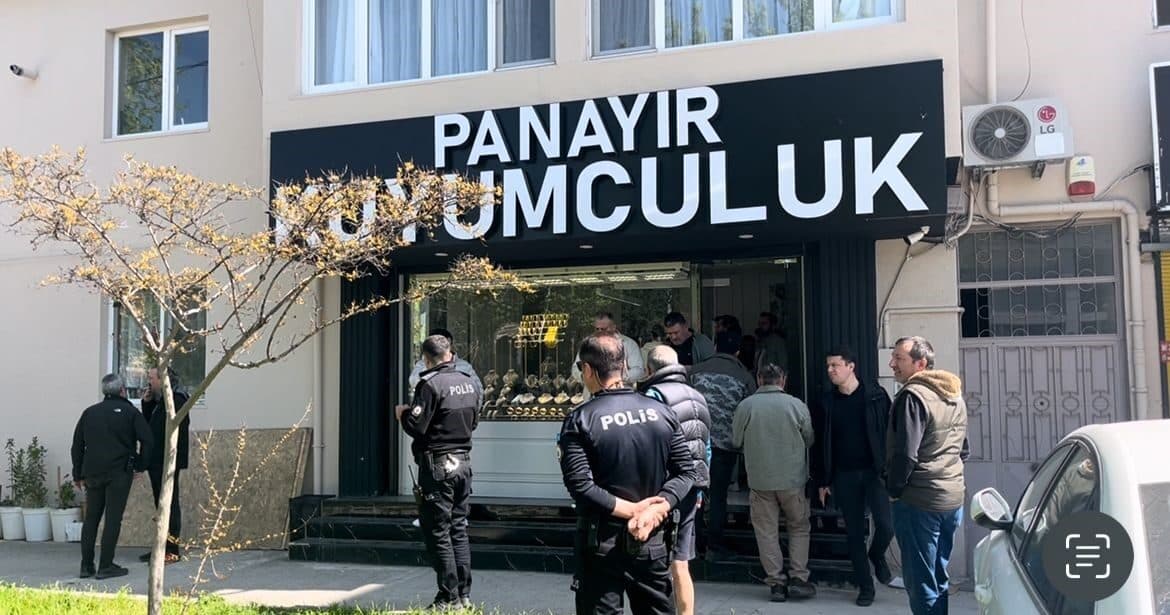 Bursa'nın Osmangazi ilçesindeki bir kuyumcuya silahlı soygun düzenlendi. Soyguncu, kuyumcudan