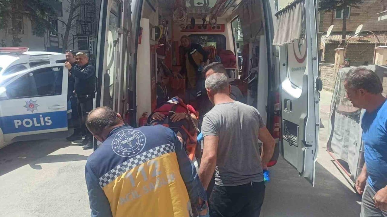 Konya'nın Seydişehir ilçesinde Mevlana Caddesi üzerinde E.K. yönetimindeki otomobil ile