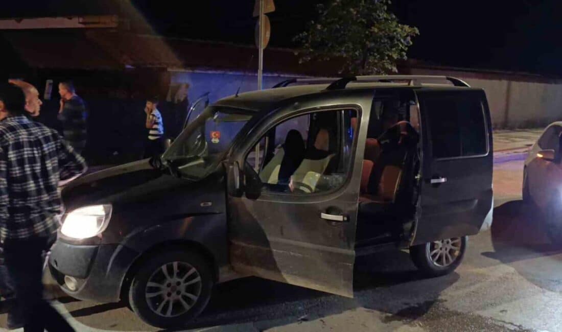 İnegöl’de Seyir Halindeki Araçta Silahlı Saldırı: Sürücü Ağır Yaralı Bursa'nın İnegöl ilçesinde bir araç seyir halindeyken motosikletten pompalı tüfekle