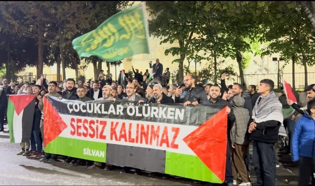 Silvan’da “Çocuklar Ölürken, Sessiz Kalma” Yürüyüşü ile Gazze Katliamları Protesto Edildi Diyarbakır’ın Silvan ilçesinde "Çocuklar ölürken, sessiz kalma" temasıyla düzenlenen yürüyüşte,