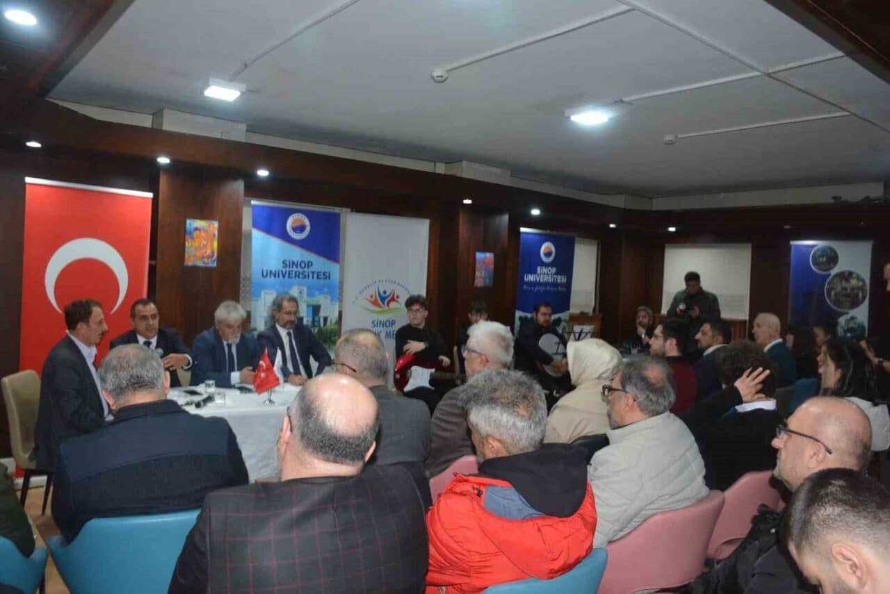Sinop'taki Edebiyat, Tarih ve Müzik Akşamları'nde "Bilgi Toplumunda Liderlik, İletişim