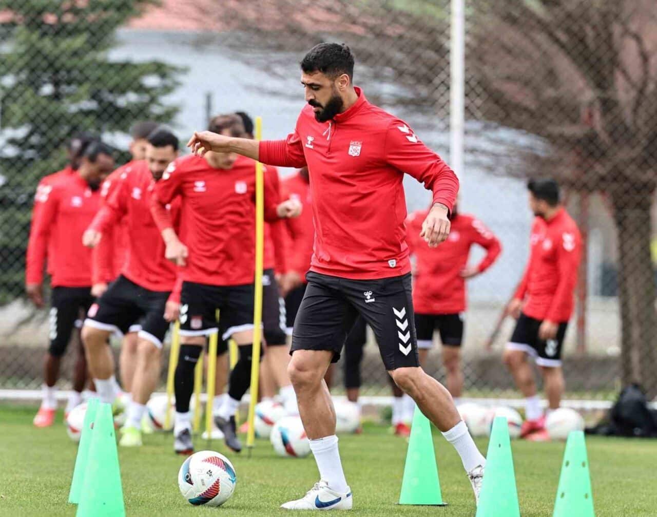 Sivasspor, Galatasaray ile oynayacağı maç öncesi antrenmanlarına devam ediyor. Teknik