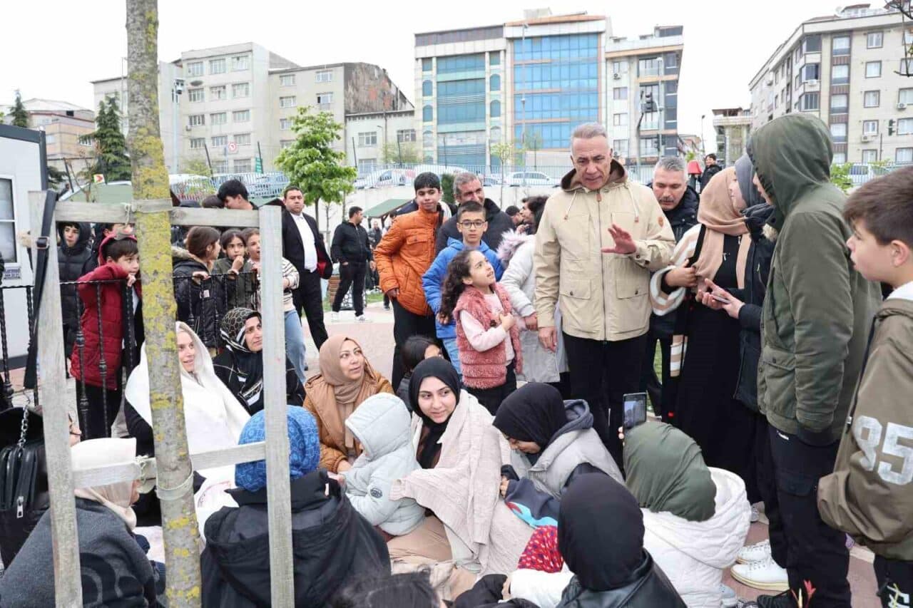 İstanbul'da meydana gelen deprem sonrası Sultangazi Belediyesi, vatandaşlara destek olmak