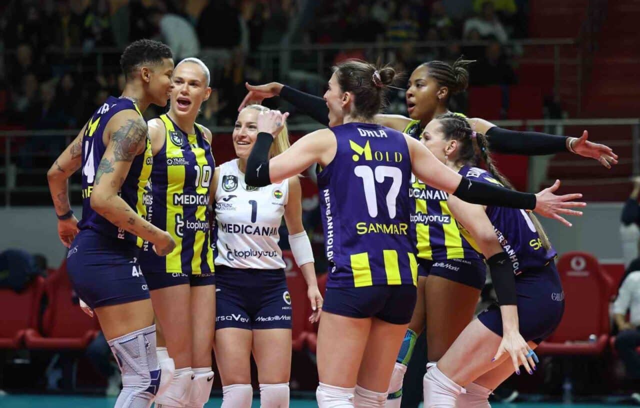 Vodafone Sultanlar Ligi play-off 1-4 etabı üçüncü maçında Fenerbahçe, Galatasaray’ı