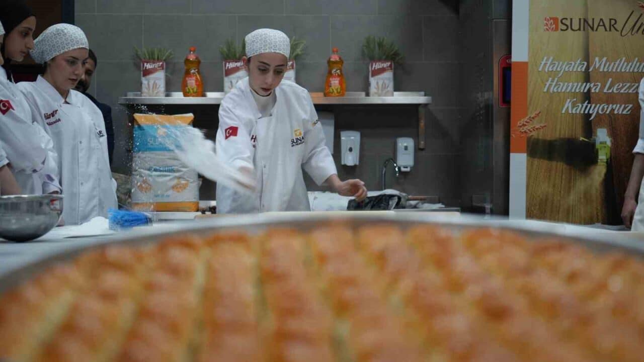 Sunar Yatırım’a ait nitelikli un markası Sunar Un, Gaziantep'te baklava