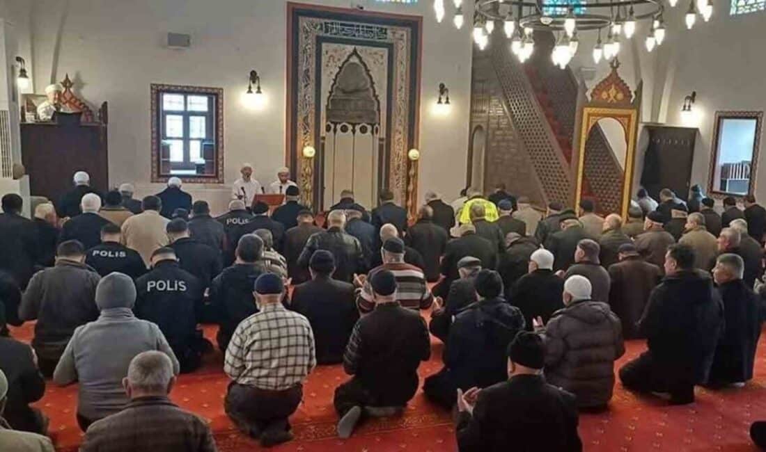 Sungurlu’da Polis Haftası İçin Mevlid-i Şerif Programı Düzenlendi Çorum'un Sungurlu ilçesinde, Polis Haftası dolayısıyla Ulu Camii'nde düzenlenen Mevlid-i