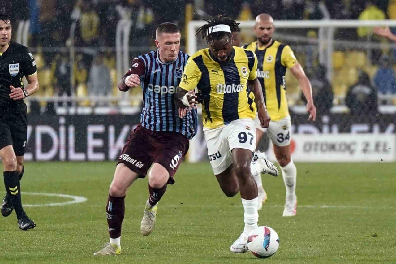 Trendyol Süper Lig'in 30. haftasında Fenerbahçe, Trabzonspor'u 4-1 yenerek puanını