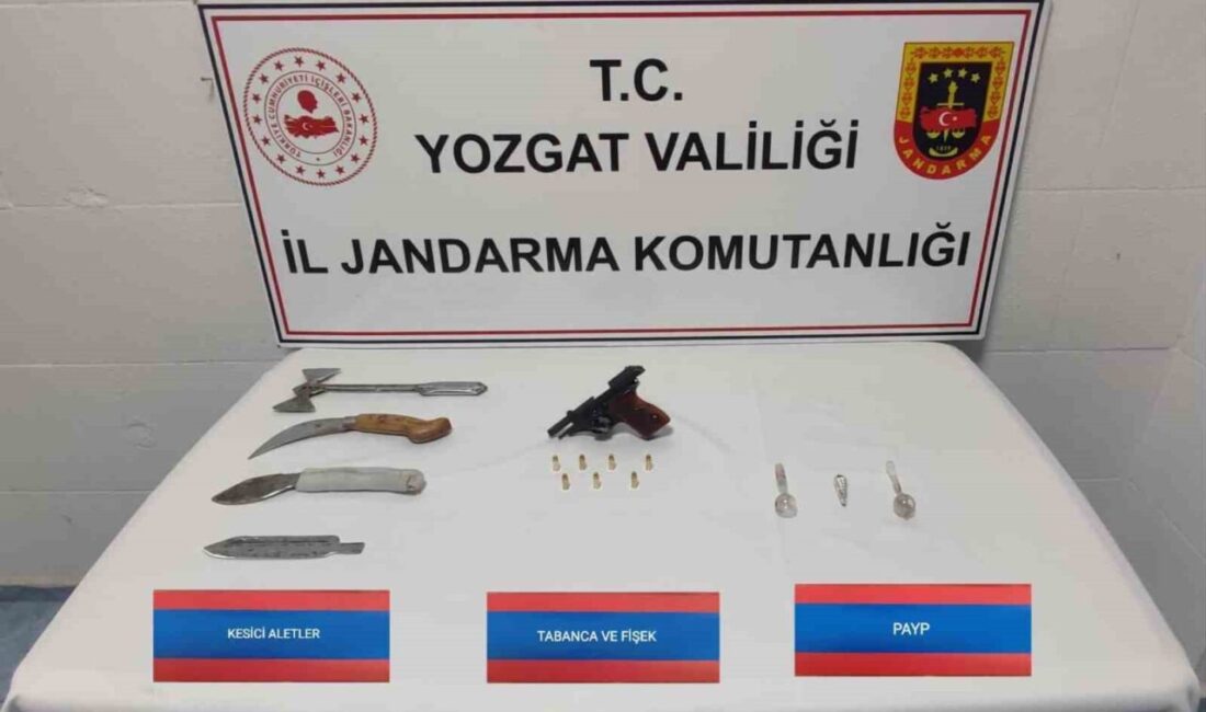 Yerköy’de Jandarma Ekipleri Uyuşturucu ve Silah Kaçakçılığını Önledi, Yasadışı Malzemelere El Konuldu Yerköy İlçe Jandarma Komutanlığı, istihbarat doğrultusunda yol kontrolü sırasında S.E,