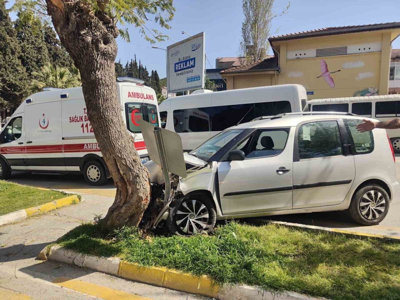 Kuşadası'nda 80 yaşındaki Mesut Ö., otomobiliyle seyrederken yayalara çarpmamak için