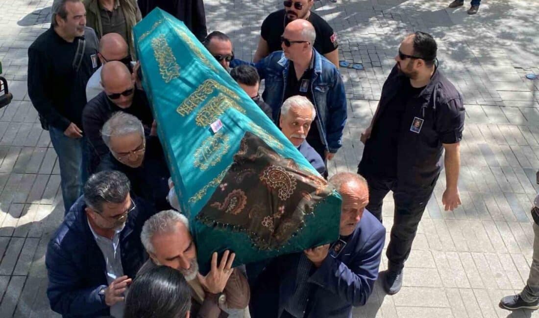 Tarkan’ın Annesi Neşe Tevetoğlu, Maltepe’de Son Yolculuğuna Uğurlandı Sanatçı Tarkan Tevetoğlu’nun annesi Neşe Tevetoğlu (68), geçirdiği kalp krizi
