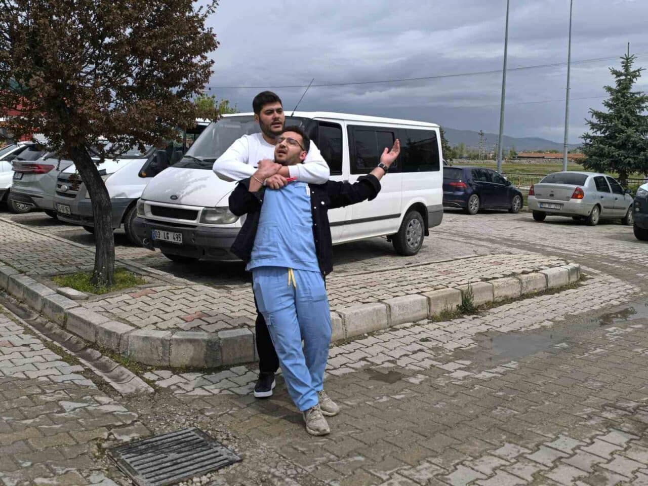 Afyonkarahisar'daki Şuhut Devlet Hastanesi'nde düzenlenen deprem ve yangın tatbikatında senaryo