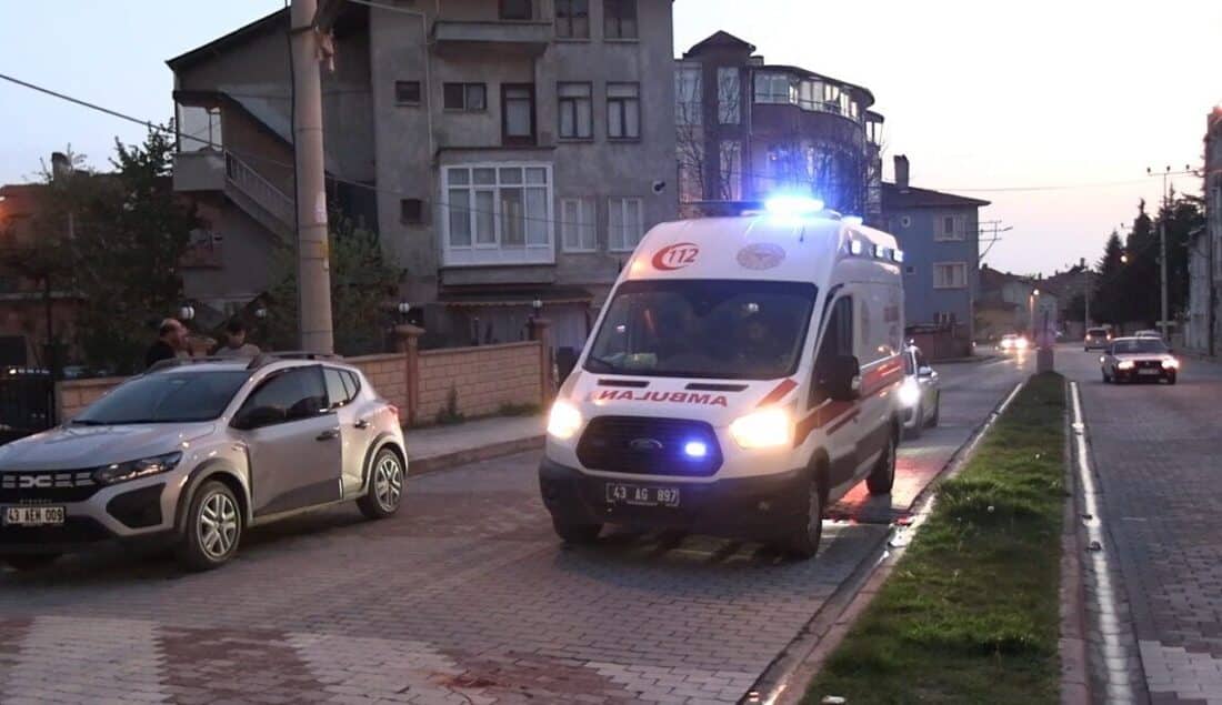 Tavşanlı’da Otomobil-Motosiklet Çarpışmasında İki Yaralı! Kütahya'nın Tavşanlı ilçesinde otomobil ile motosikletin çarpıştığı kazada H.K. ve