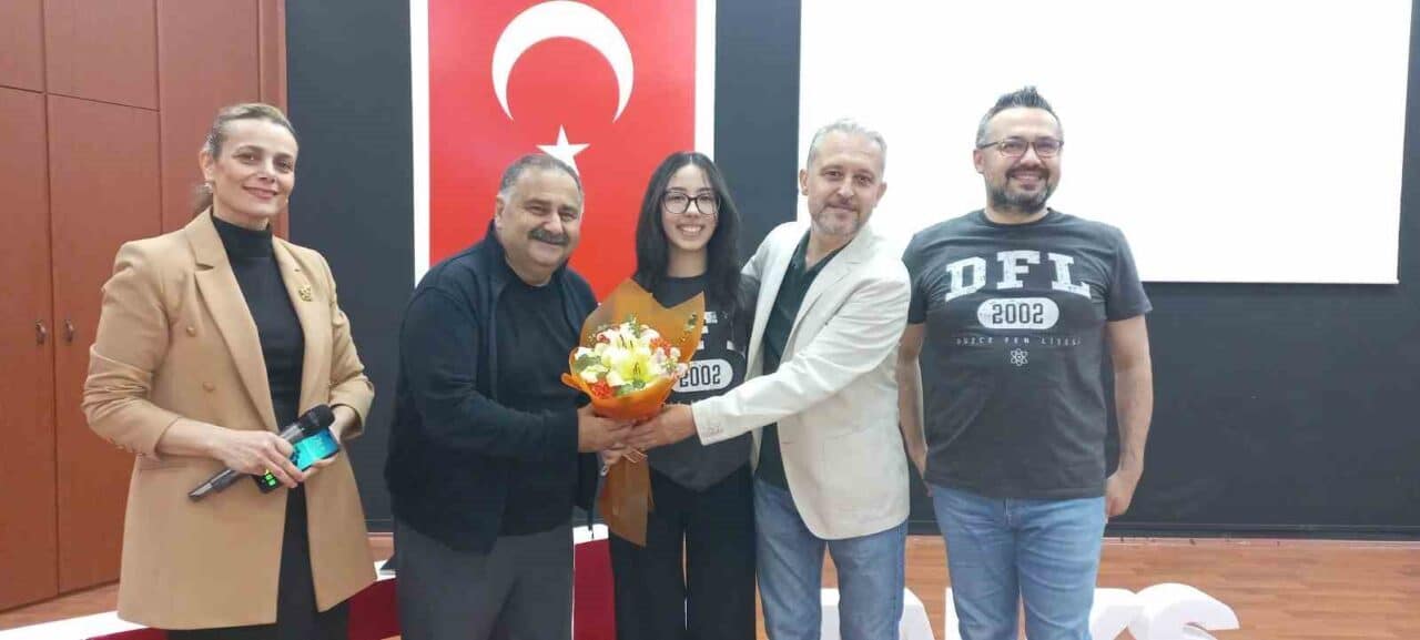 Düzce Fen Lisesi'nde düzenlenen meslek söyleşilerinde Sağlık Müdürü Dr. Yasin