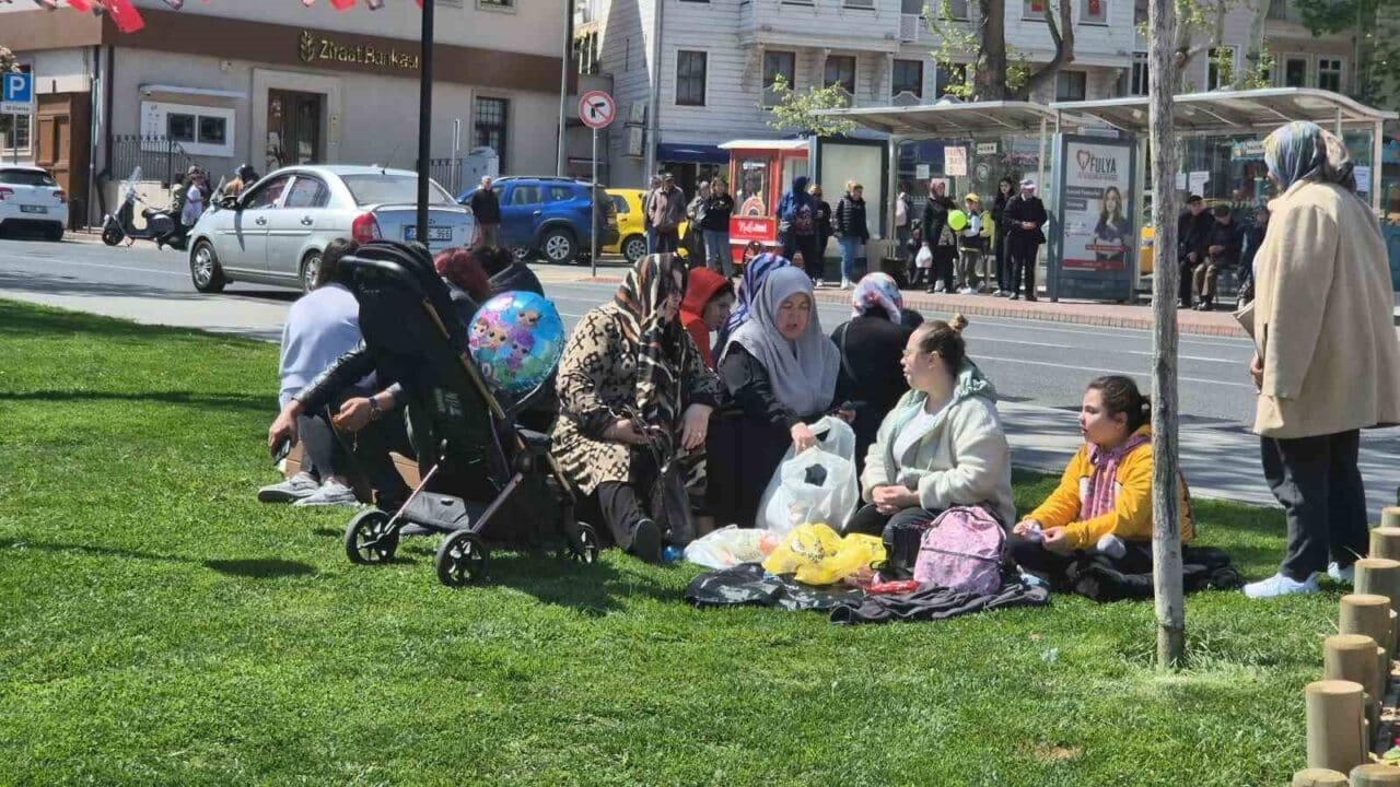 İstanbul'daki deprem, Tekirdağ dahil çevre illerde paniğe yol açtı. Vatandaşlar