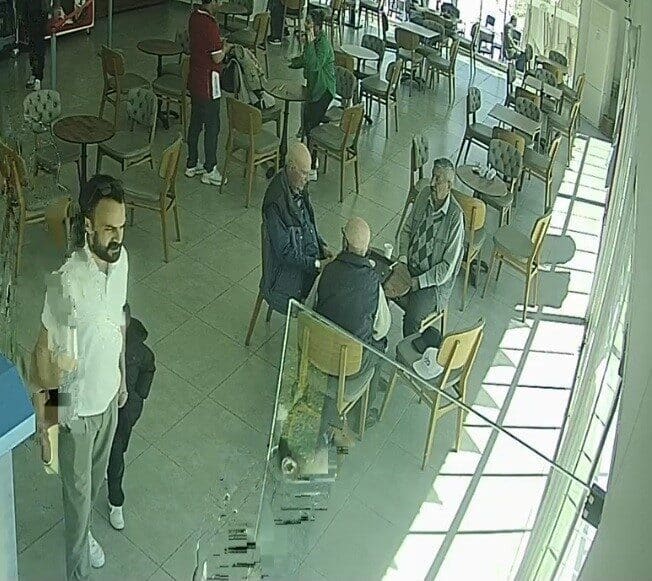 Tekirdağ'ın Çorlu ilçesinde meydana gelen deprem sırasında, bir kafede oturan