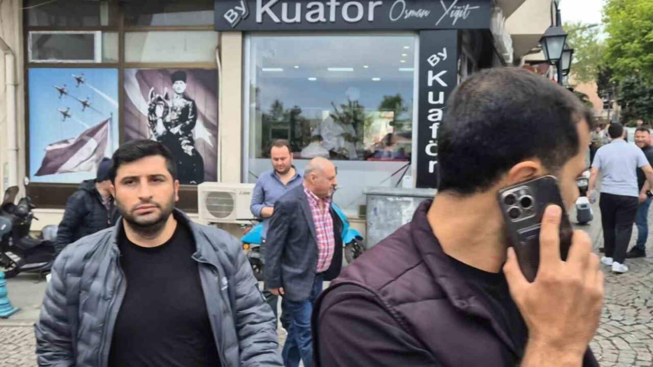 Tekirdağ'ın Süleymanpaşa ilçesinde öğle saatlerinde meydana gelen deprem, vatandaşlarda paniğe