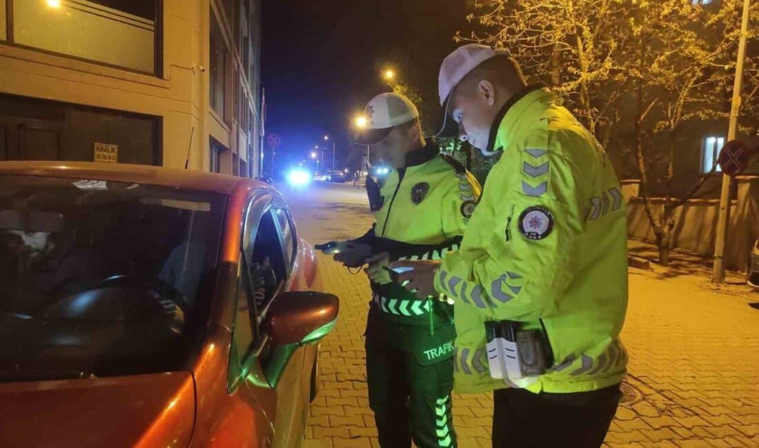 Tekirdağ’da Trafik Denetimleri: 3 Araç Trafikten Men Edildi, 70 Araç İncelendi Tekirdağ'da trafik güvenliğini artırmak için düzenlenen denetimlerde 70 araç kontrol