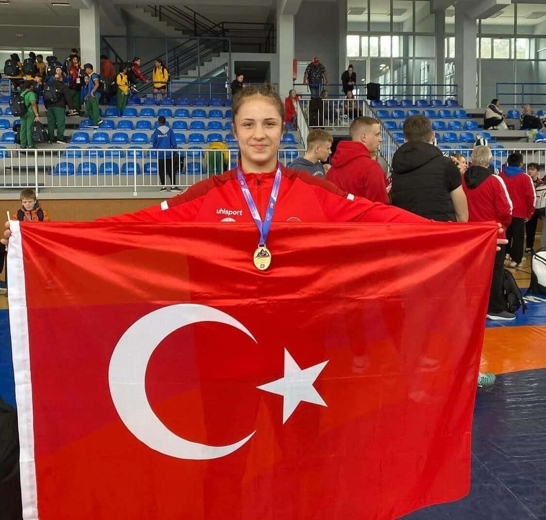 Zlatibor'da düzenlenen ISF U-15 Gymnasiade Dünya Güreş Şampiyonası'nda, Tekirdağlı sporcu