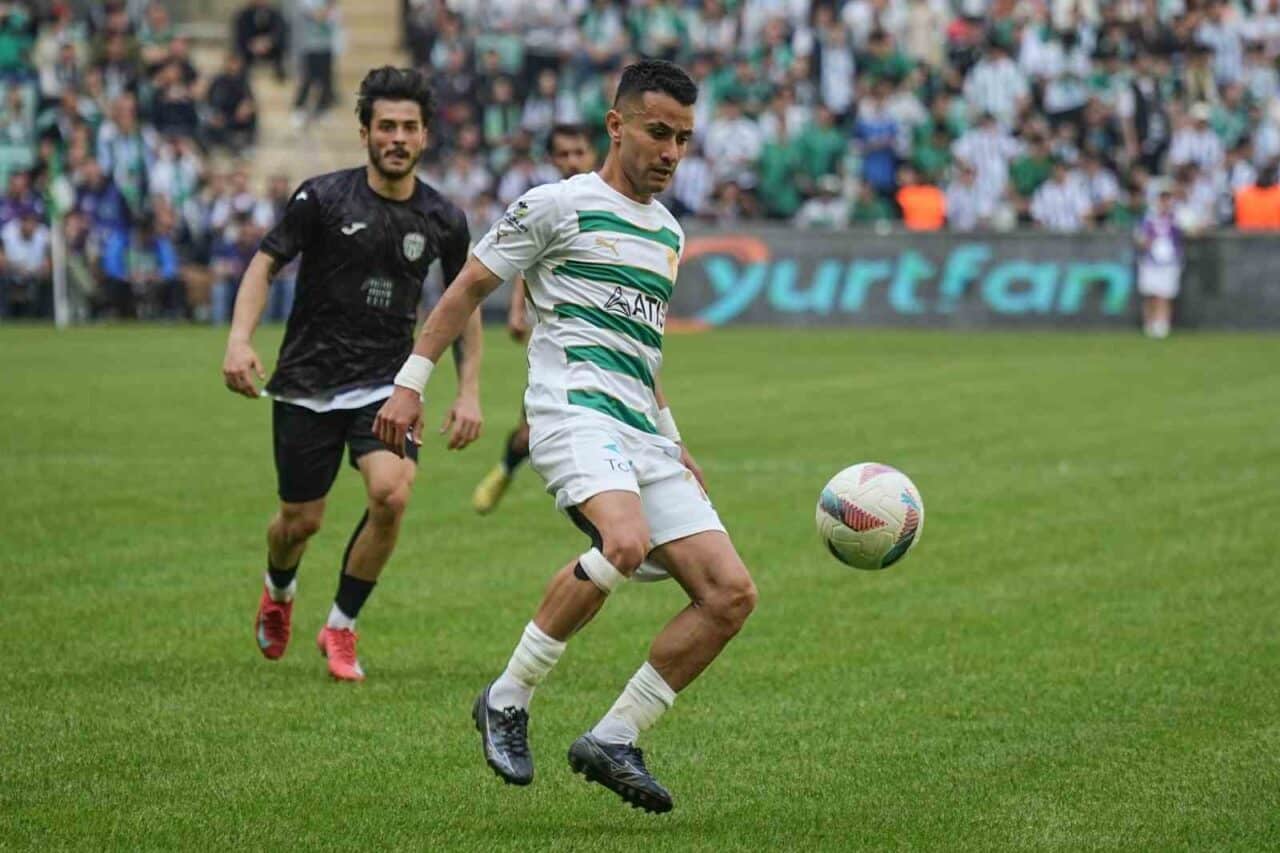 TFF 3. Lig'de Bursaspor, Bornova 1877'yi 4-1 mağlup ederek önemli