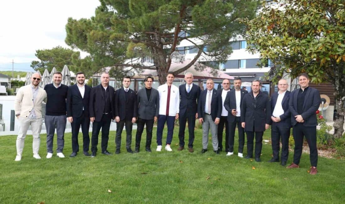 TFF Heyeti, Trabzonspor U19 Takımı’nın UEFA Gençlik Ligi Maçını Ziyaret Etti İbrahim Hacıosmanoğlu, Vincenzo Montella ve TFF heyeti, Trabzonspor U19 Takımı'nı