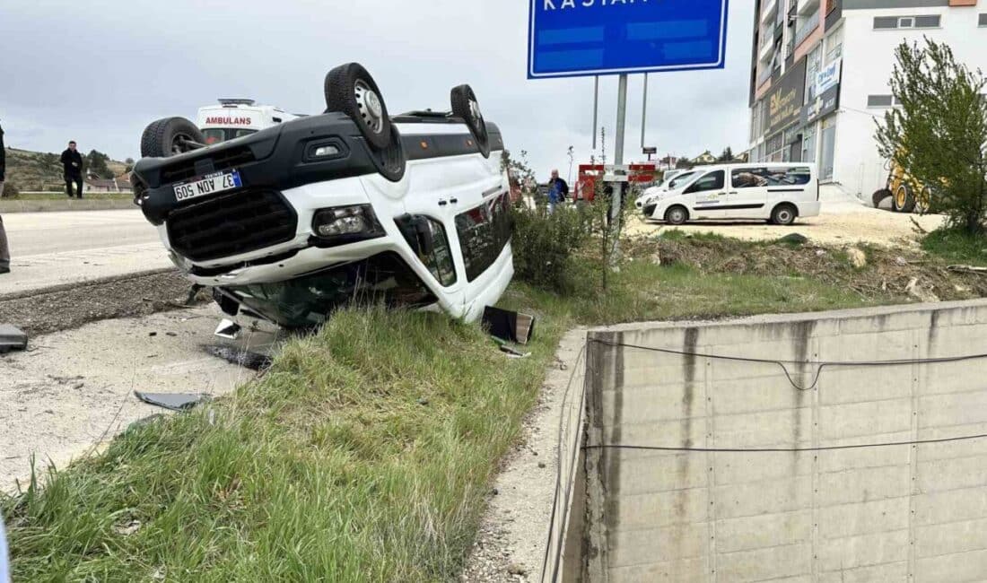 Kastamonu’da Tırla Çarpışan Minibüs Takla Attı, 10 Yaralı Bulundu Kastamonu-İnebolu karayolunda R.B. yönetimindeki minibüs ile M.A.'nın kullandığı tır çarpıştı.