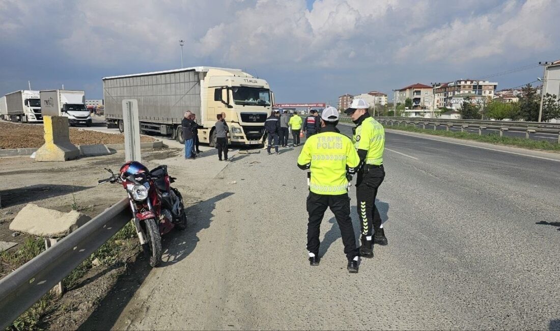 Çerkezköy’de Motosiklet ve Tır Çarpıştı: Sürücü Ağır Yaralandı Tekirdağ Çerkezköy'de motosiklet sürücüsü U.G., tır ile çarpıştı ve ağır