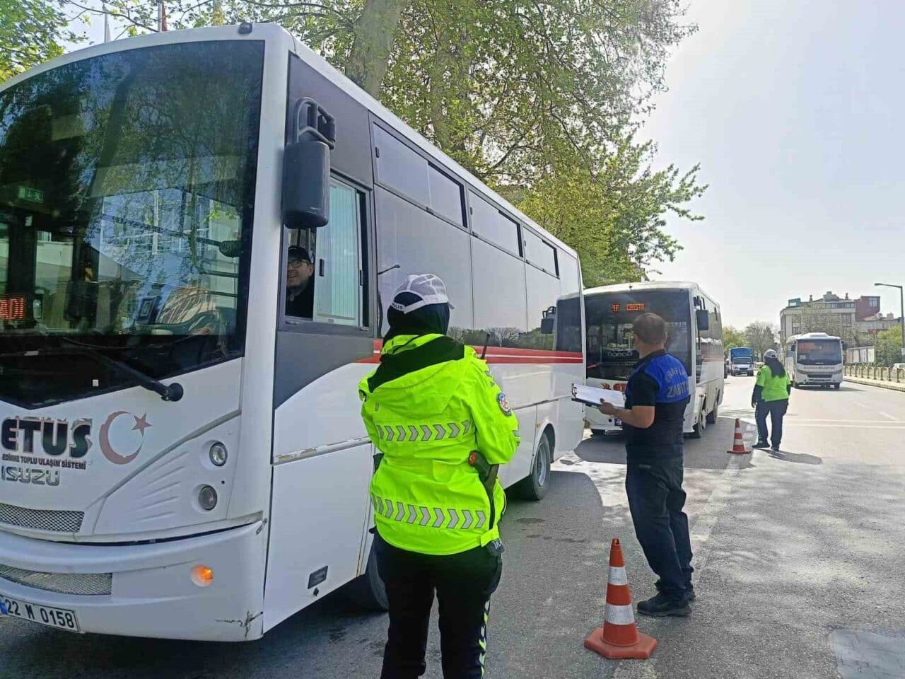 Edirne'de emniyet ve trafik zabıta ekipleri, ticari taksi ve toplu