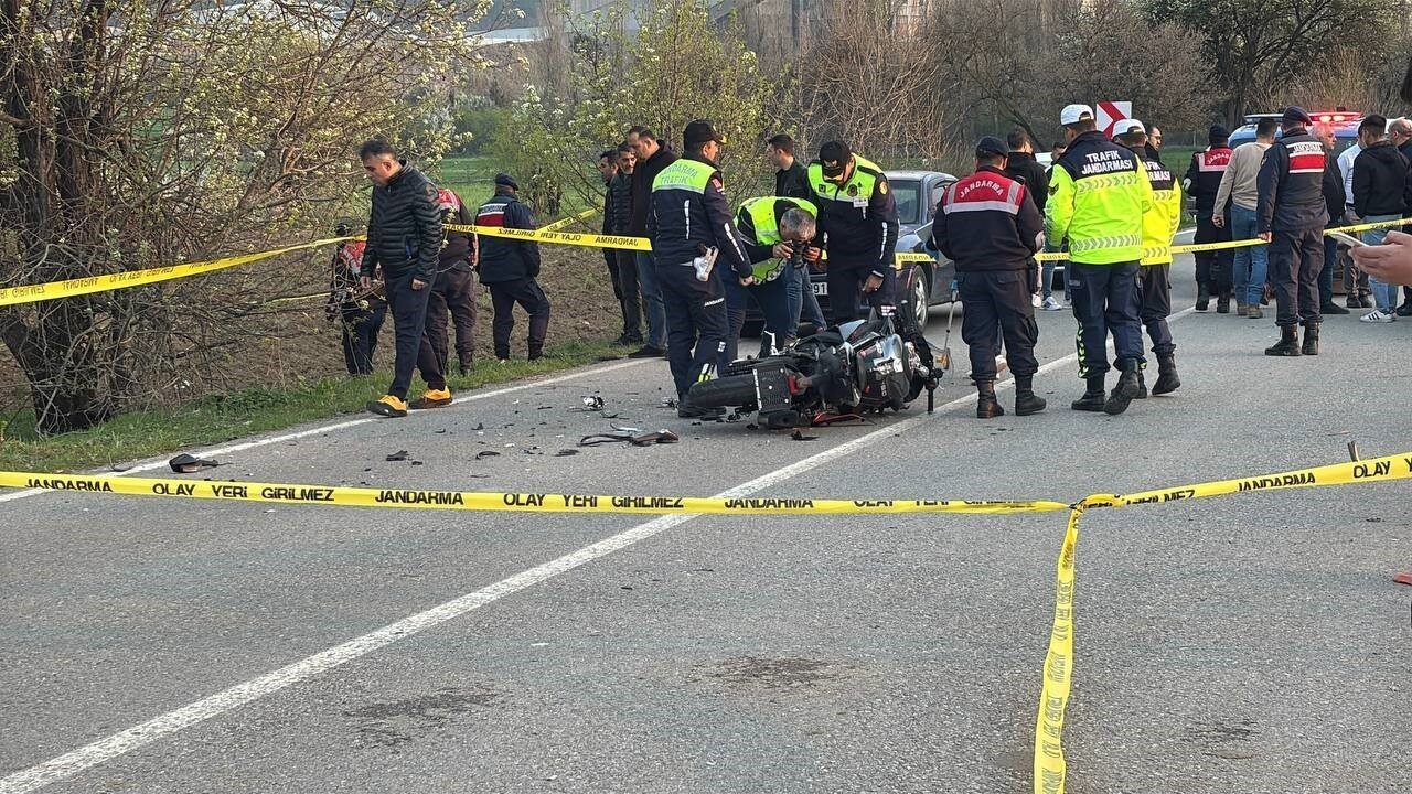 Bolu'da, traktörle motosikletin çarpışması sonucu Yusuf Özdemir yaşamını yitirirken, motosiklet