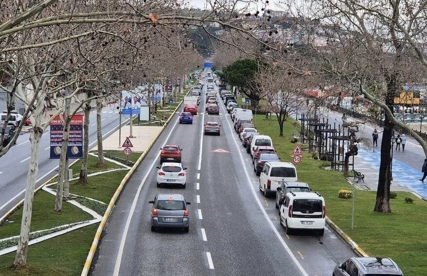 Trakya’da Motorlu Kara Taşıtlarının Sayısı 727 Bin 439’a Yükseldi Türkiye İstatistik Kurumu (TÜİK), Trakya'daki motorlu kara taşıt sayısının mart