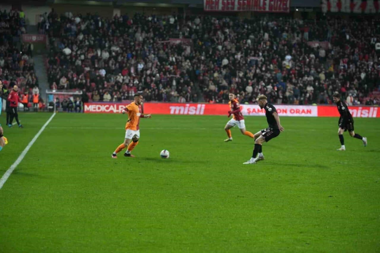 Trendyol Süper Lig 31. hafta mücadelesinde Samsunspor, Galatasaray'a ev sahipliği