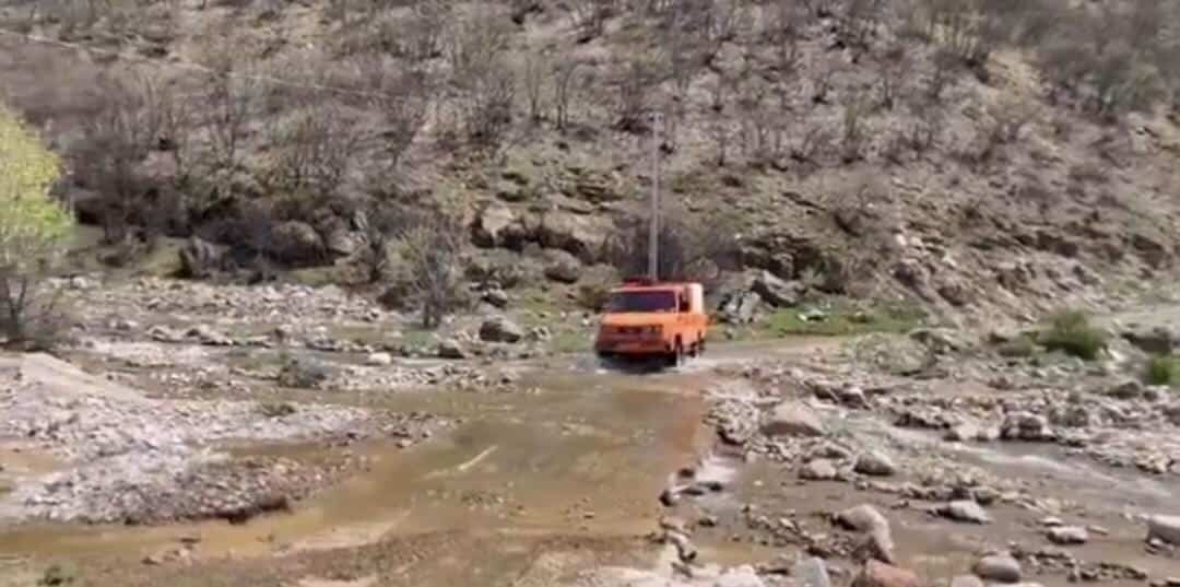 Tunceli’de Kötü Hava Koşulları Nedeniyle 3 Gün Mahsur Kalan Vatandaş Kurtarıldı Tunceli'nin Bor köyünde olumsuz hava koşulları yüzünden 3 gün mahsur