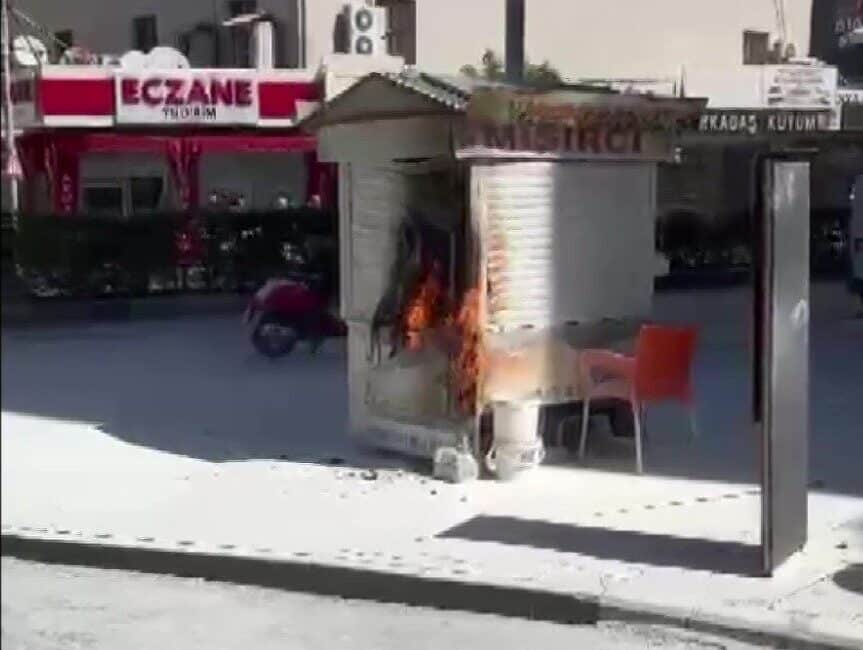 Manavgat’ta Seyyar Mısır Arabasında Yangın: Vatandaşlar ve İtfaiye Ekipleri Mücadele Etti Manavgat'ta, Süleyman Şehirli'ye ait tüplü seyyar mısır arabası başka birinin