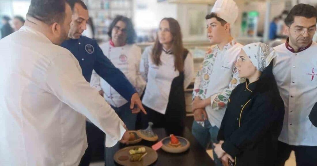 Hırvatistan’daki Akdeniz İncisi Yemek Yarışmasında Kapadokya Lisesi Öğrencileri Madalya ile Dönüyor Hırvatistan'da düzenlenen 20. 'Biser Mora' Yemek Yarışması'nda Kapadokya Turizm Mesleki