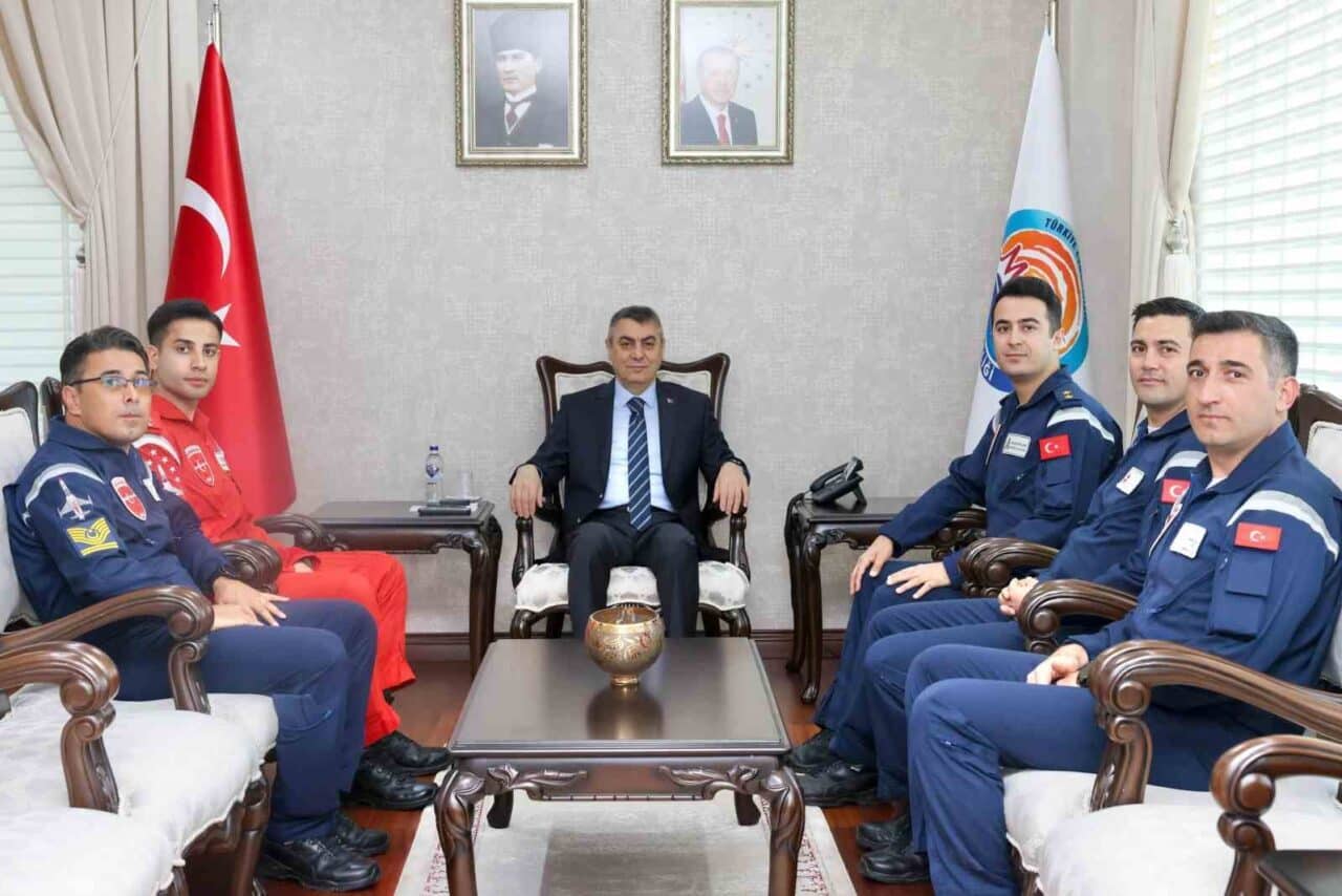 Türk Hava Kuvvetleri'nin akrobasi timi Türk Yıldızları, Mersin'deki gösteri öncesi