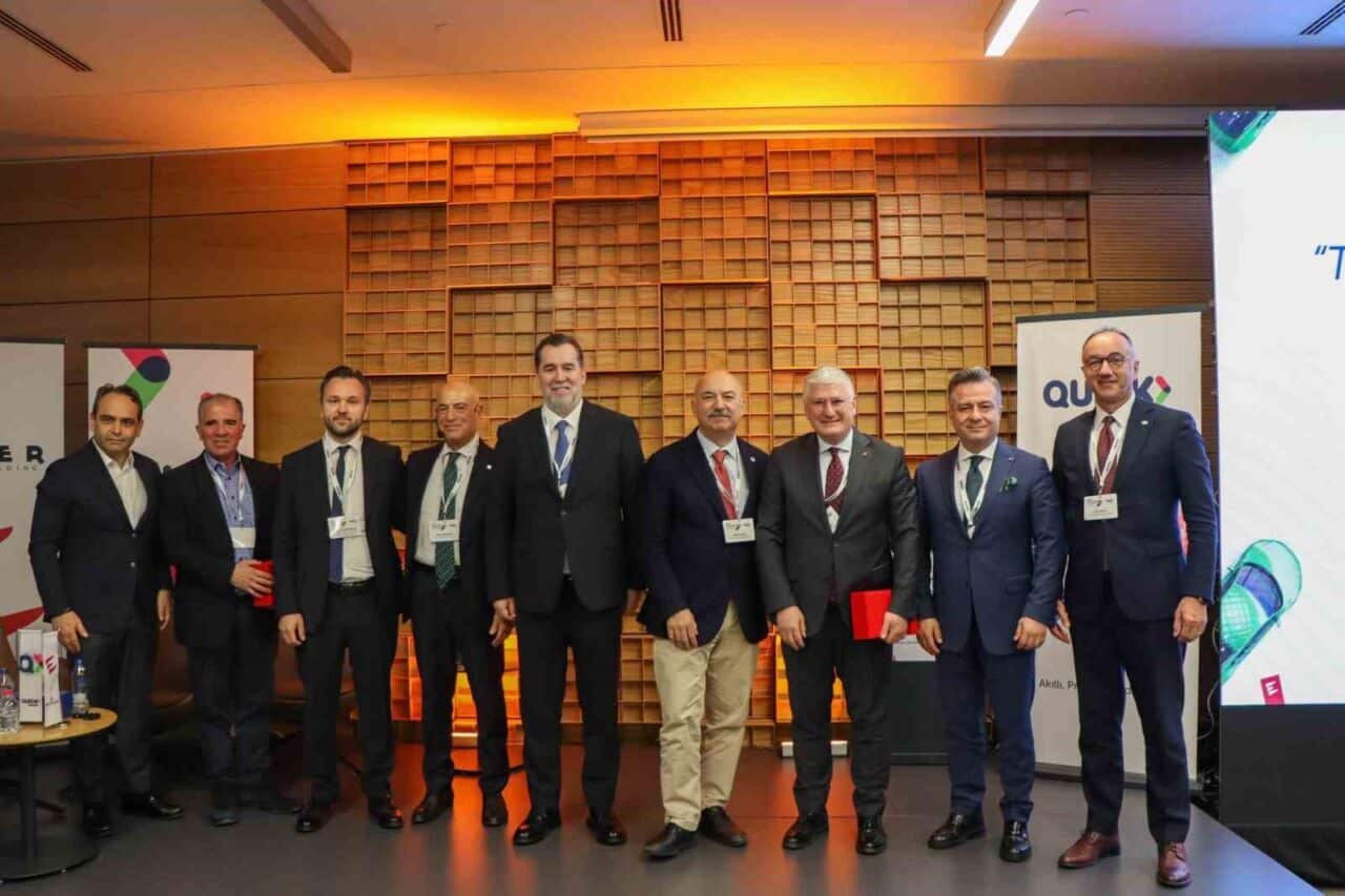 İstanbul'da düzenlenen 2. El Oto Zirvesi, sektör temsilcilerini bir araya