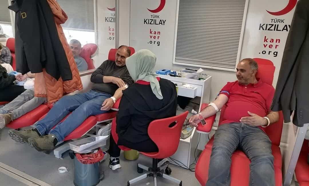Tutak Kızılay Temsilciliği’nden Kan Bağışı Kampanyası: Vatandaşlardan Yoğun İlgi! Ağrı'nın Tutak ilçesinde Kızılay, 18-65 yaş arası vatandaşlar için bir