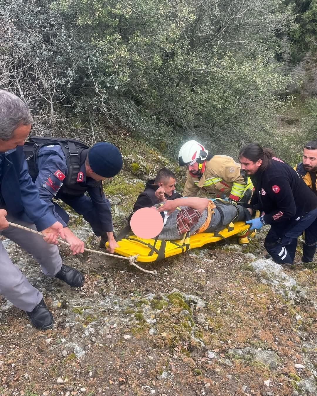 Manisa'nın Selendi ilçesinde 70 yaşındaki zihinsel engelli Kamil Filiz, Pattat